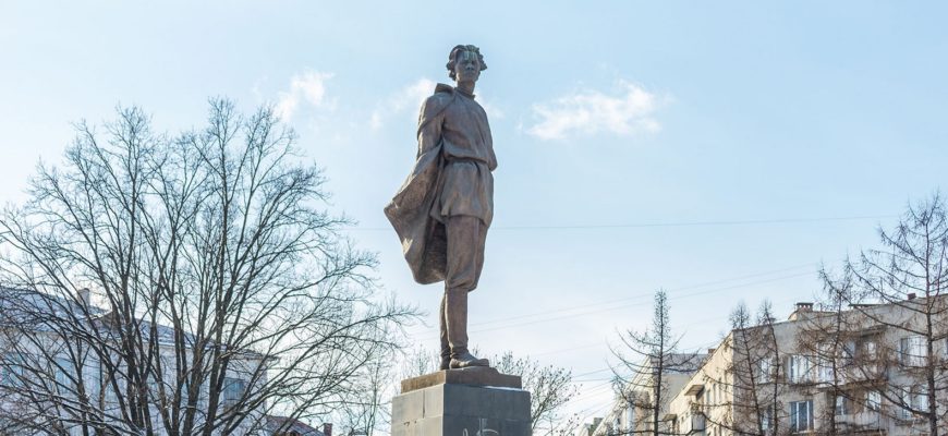 Памятник Максиму Горькому-00001
